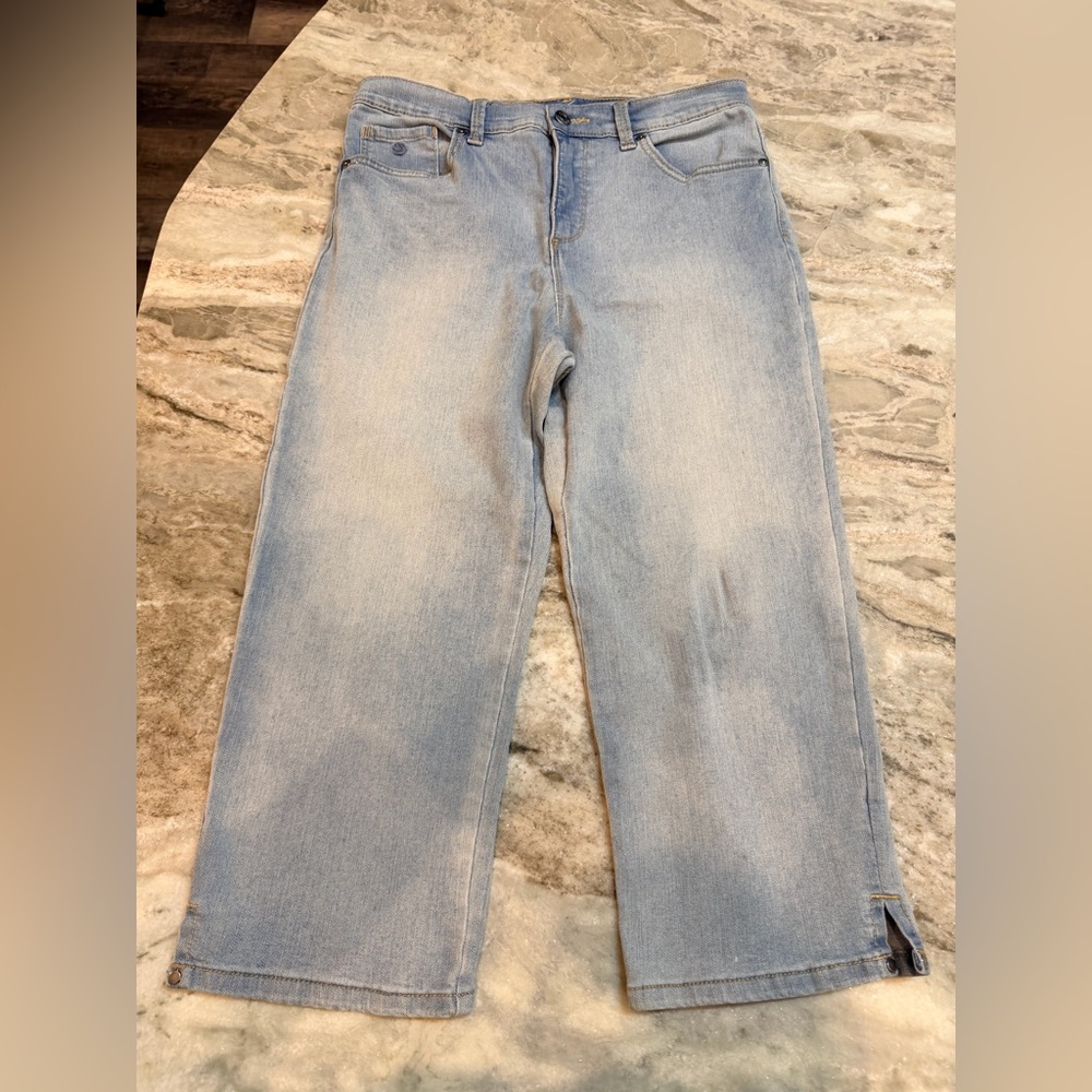 Gloria Vanderbilt Amanda Capri Jeans Size 6 Light Wash